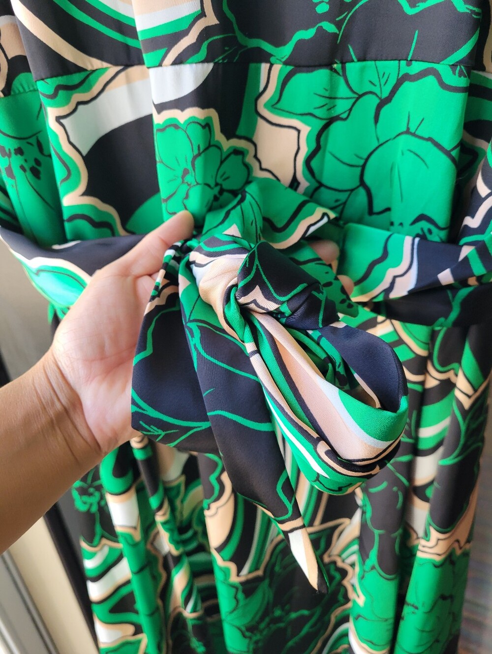 Anne Klein Vidya Bold Green Black Bloom Satin Midi Dress Size Medium Belted - Picture 5 of 8